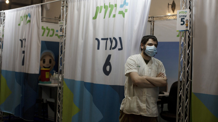 Izrael preporučuje osobama sa oslabljenim imunološkim sistemom da nose maske u zatvorenim prostorima