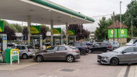 Redovi ispred benzinskih stanica, prazne police u supermarketima: Šta stoji iza problema sa snabdevanjem u Britaniji?