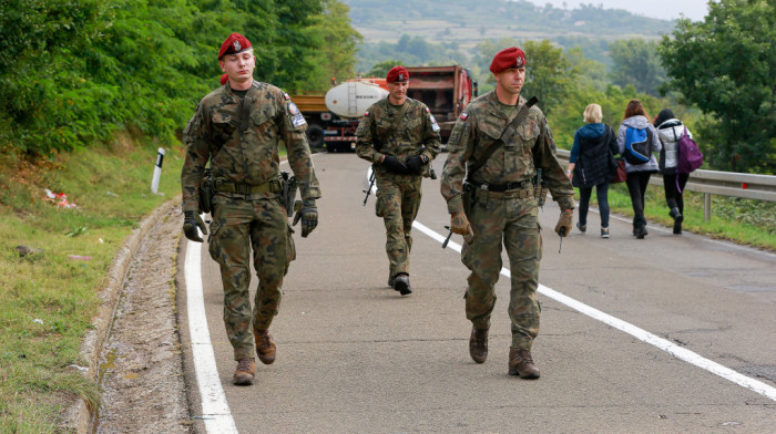 Postignut dogovor o deeskalaciji krize na severu Kosova, uspostavlja se privremeni režim nalepnica do konačnog rešenja