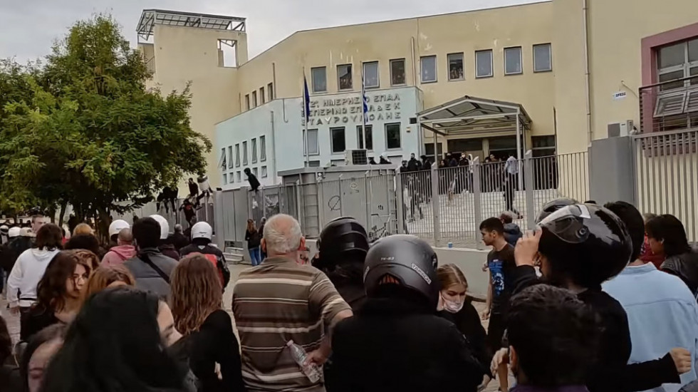 Posle sukoba mladih u Solunu privedeno više od 20 osoba, bacali molotovljeve koktele