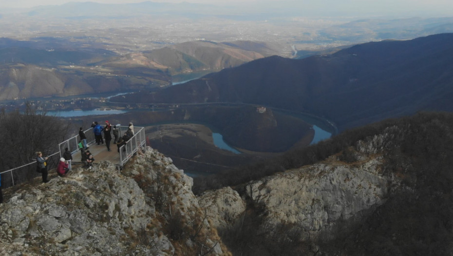 Jedan od najlepših vidikovaca u Srbiji postaje sve popularniji: Mesto sa kojeg puca pogled na meandre Zapadne Morave