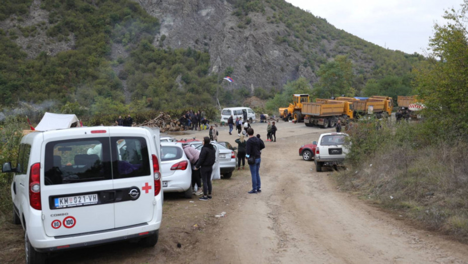 U čekanju na povlačenje ROSU, Srbi već 12 dana na barikadama na Jarinju i Brnjaku