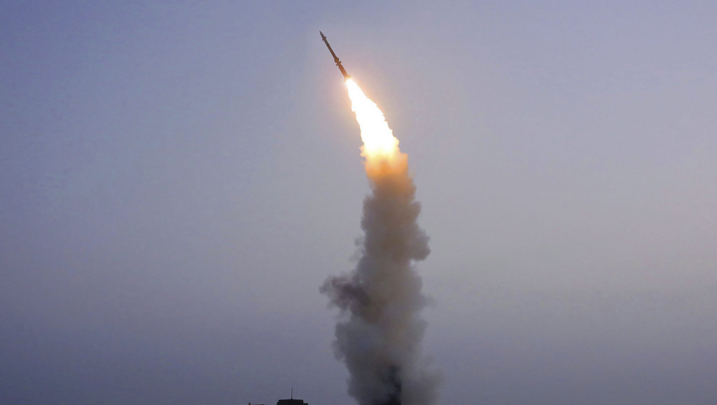Severna Koreja ispalila najmanje jednu balističku raketu, Pentagon: Probe "destabilizirajuće"