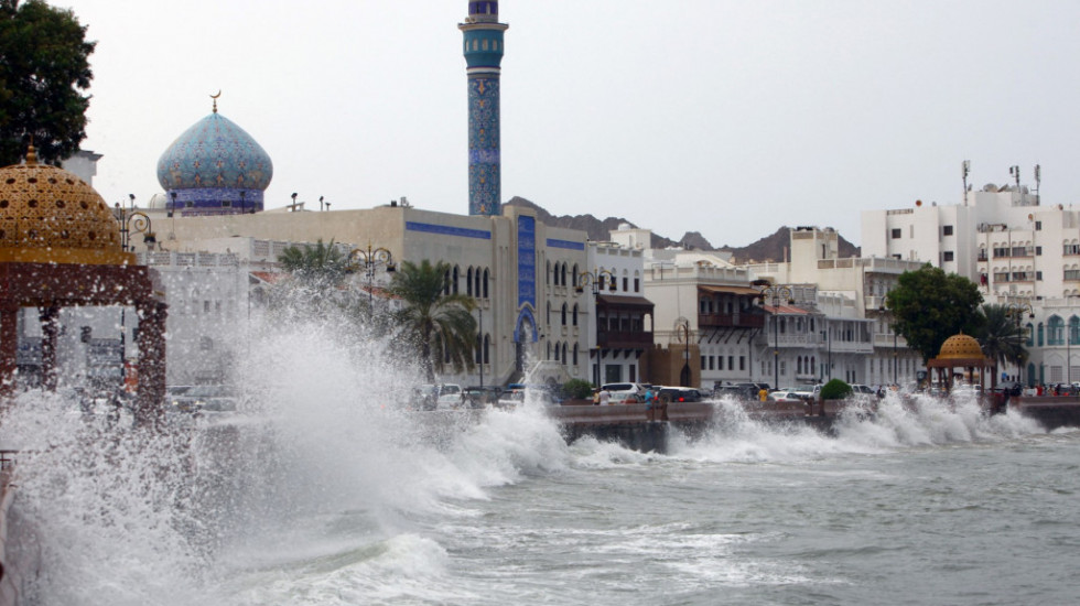 Evakuacija u Omanu: Tropska oluja Šahen se pojačava, očekuju se snažni udari vetra i obilna kiša