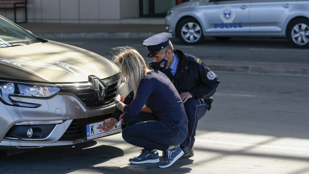 Kosovska policija od danas kažnjava vozače bez nalepnice preko srpskih tablica