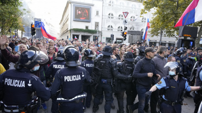 Policija pretražila kuću i sedište stranke lidera protesta u Ljubljani