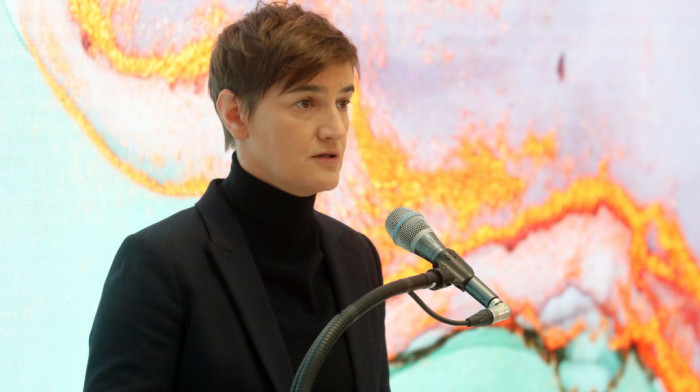 Brnabić: Razbijene stranačke prostorije SNS u Mladenovcu, nećete nas uplašiti ni pokolebati