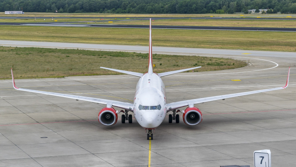 Sanirana šteta nakon udara groma u pistu na aerodromu u Beogradu, normalizovan saobraćaj