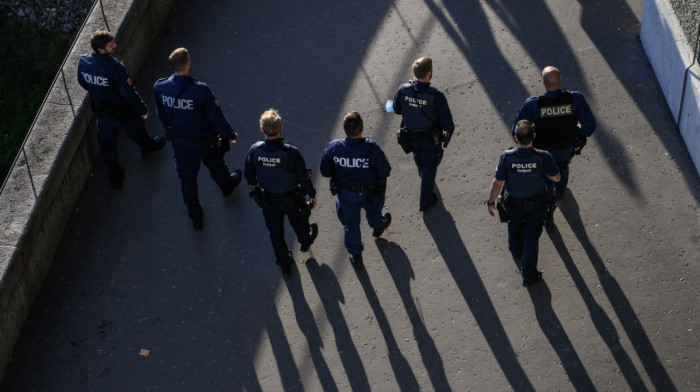 Vodeni topovi, suzavac i gumeni meci u Bernu: Švajcarska policija razbila proteste protiv kovid propusnica