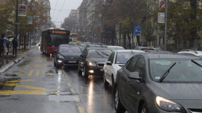 Oprez u vožnji zbog mokrih kolovoza i moguće magle