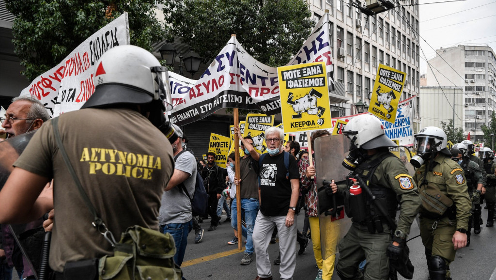 Skup protiv rasizma i fašizma u Atini: Policija suzavcem pokušala da rastera demonstrante