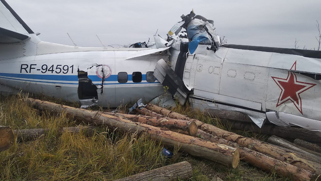 U padu ruskog aviona poginulo najmanje 16 osoba
