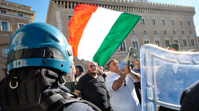 Posle protesta protiv kovid propusnica u Italiji uhapšeno 12 ljudi