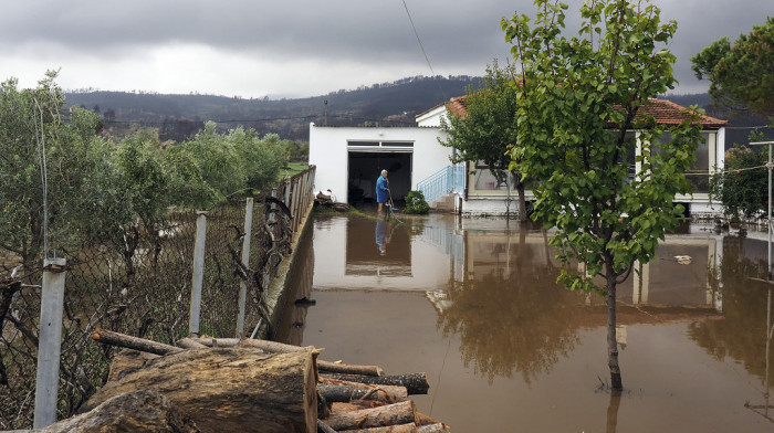 Evija ponovo pogođena nepogodama: Poplave na severu ostrva, plaže zatrpane blatom