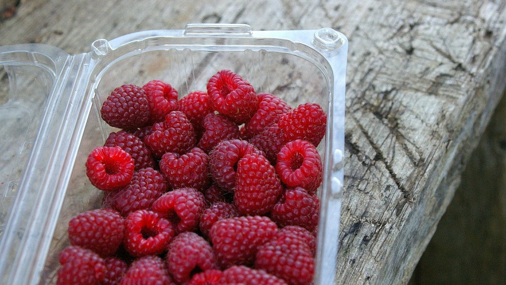 Francuska zabranjuje plastičnu ambalažu za voće i povrće