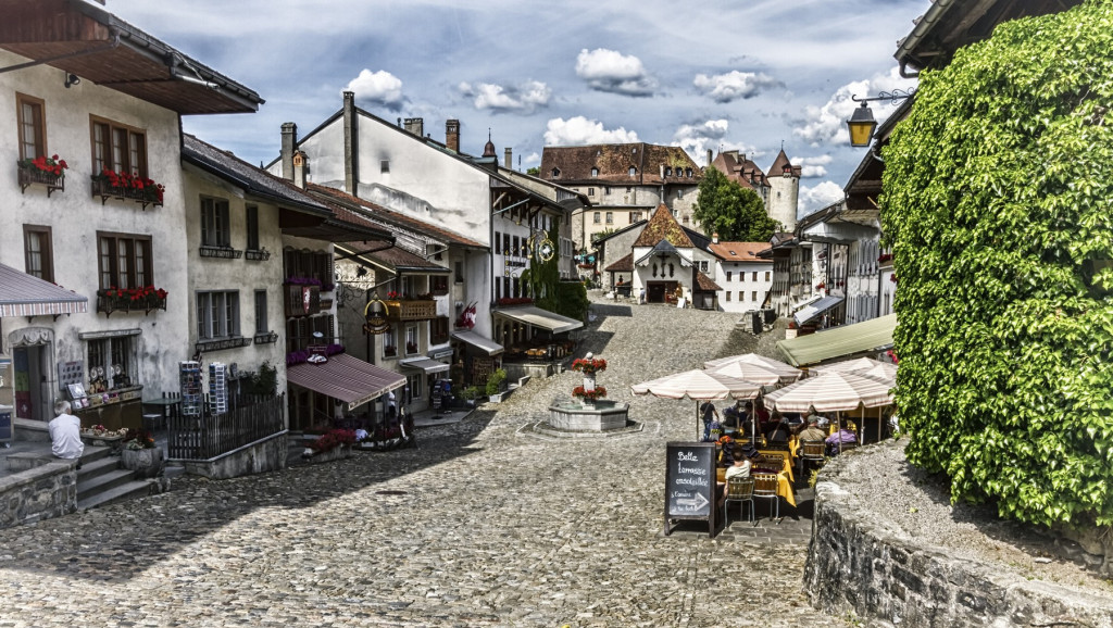 U Švajcarskoj zbog omikrona 2.000 ljudi u karantinu, među njima veliki broj dece