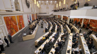 Burna sednica austrijskog parlamenta posvećena krizi vlade - padanje u nesvest i bacanje papira