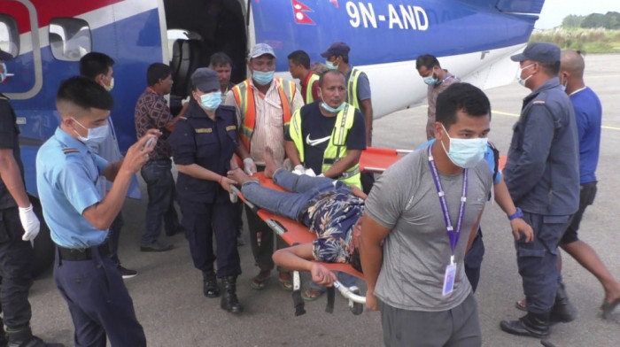 Najmanje 28 ljudi poginulo u Nepalu, autobus sleteo sa puta