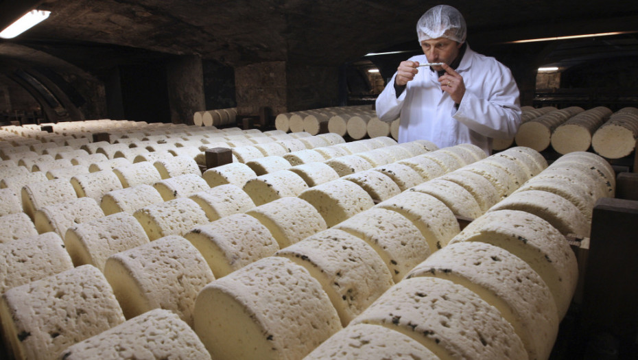 Čuveni francuski sir dobija loše ocene na nutritivnoj lestvici, proizvođači tvrde da to "prkosi tradiciji"