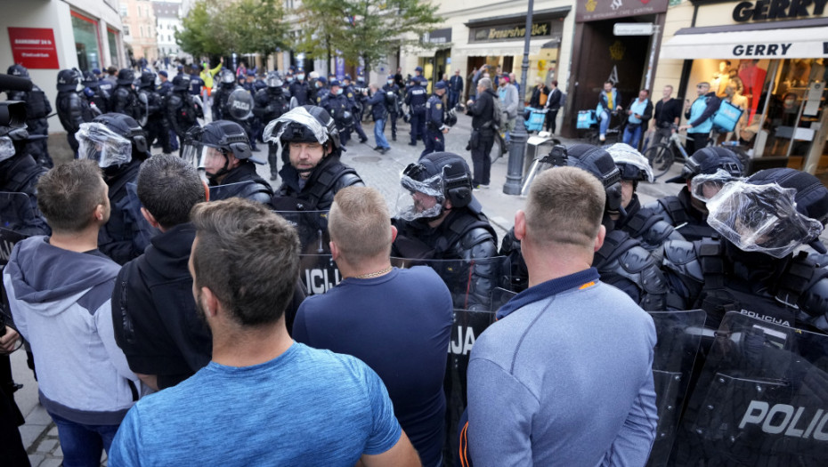 Ponovo protesti zbog kovid mera u Sloveniji, policija upotrebila suzavac i vodeni top