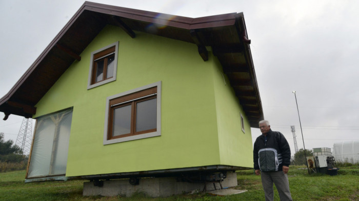 Vojin napravio rotirajuću kuću kako bi ispunio želju supruzi koja nije bila zadovoljna pogledom