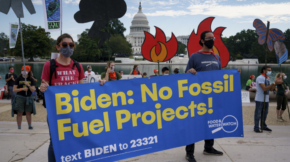 Protest u Vašingtonu zbog fosilnih goriva: Sukob policije i demonstranata u zgradi Ministarstva unutrašnjih poslova