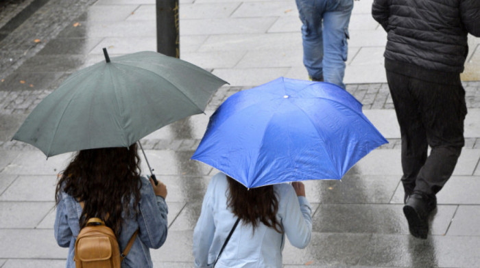 Danas oblačno, mestimično sa kišom, u nedelju postepeno razvedravanje