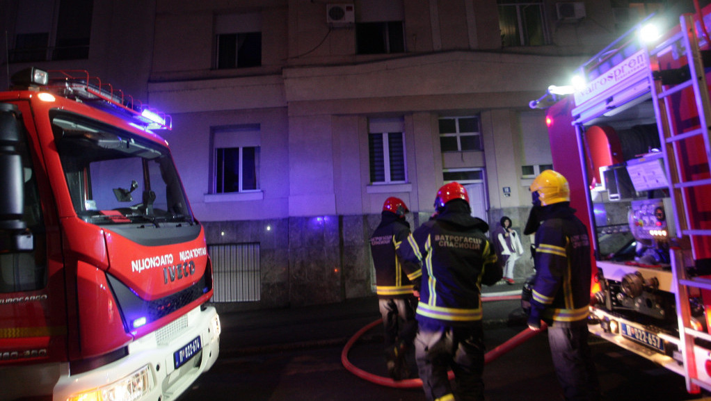 Požar u zgradi u Zemunu, spasena jedna osoba