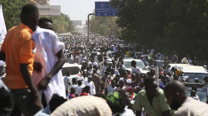 Politička kriza u Sudanu, demonstranti trže da vojska preuzme vlast