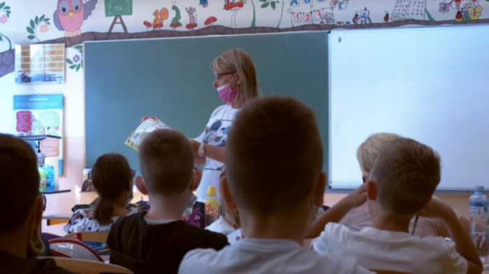 Škola na respiratoru: Posledice manjka nastavnika kulminirale u pandemiji, a to je samo deo problema obrazovnog sistema