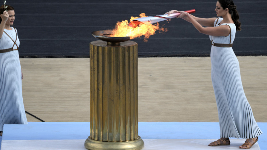 Peking preuzeo olimpijsku baklju