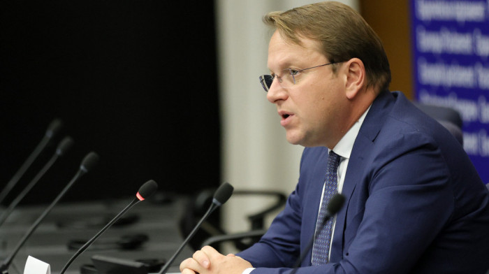Varhelji: Srbija napredovala na putu ka EU, ali je važna spoljna politika