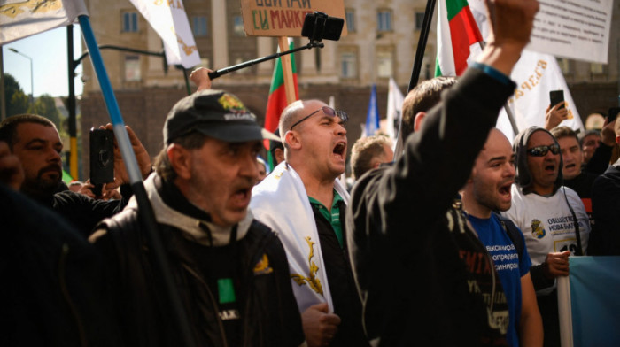 Protest antivaksera u Sofiji zbog kovid propusnica: Na "mala vrata" uvode obaveznu vakcinu