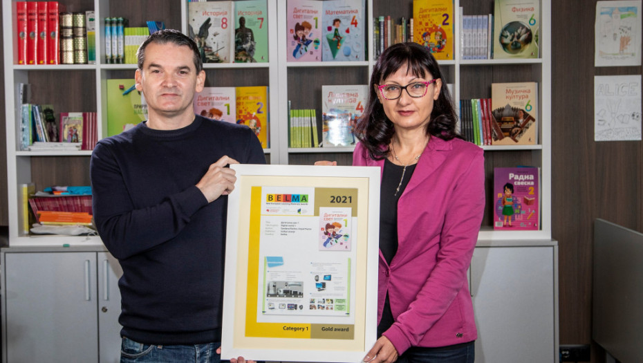 Srpski "Digitalni svet" najbolji evropski udžbenik za prvake