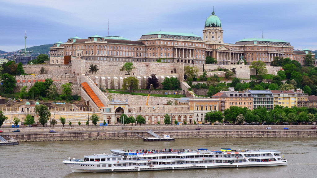 Mađarska odlaže investicije za 2022, smanjuje deficit