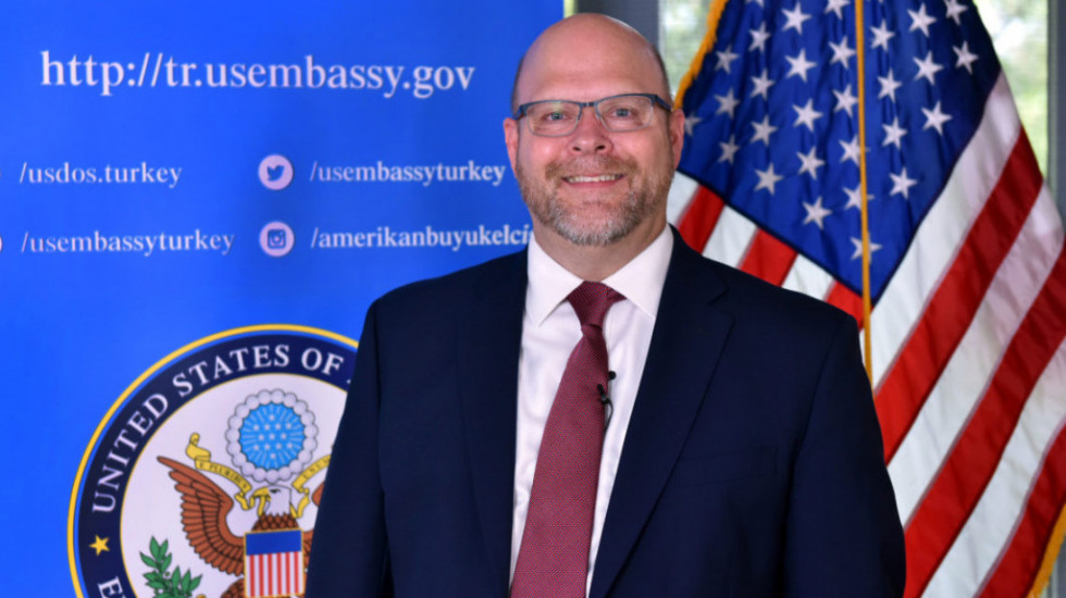 Ambasador SAD na Kosovu: Zatražio sam da se odluke o dokumentima odlože za mesec dana