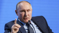 Putin: Ratni brod SAD u Crnom moru se može videti dvogledom