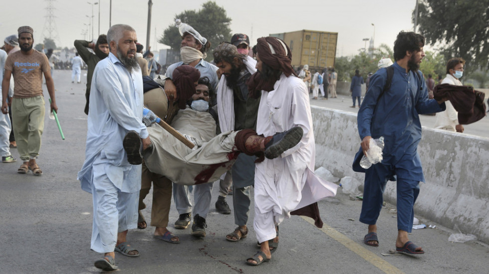 U metežu oko podele brašna u Pakistanu poginulo 11 ljudi, desetine povređenih