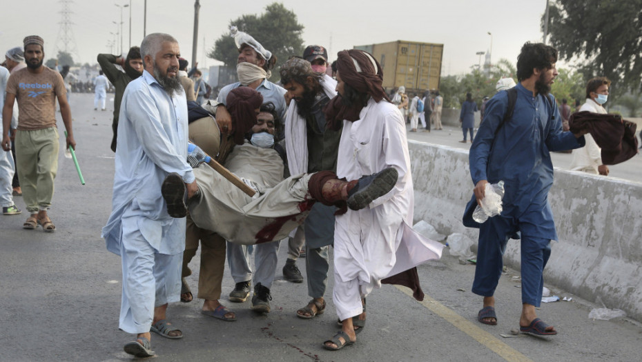 U metežu oko podele brašna u Pakistanu poginulo 11 ljudi, desetine povređenih