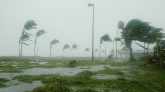 Uragan Agata stigao na obalu Meksika, turisti i stanovnici morali u skloništa
