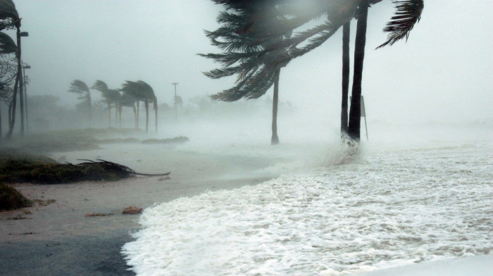 Uragan Rik se približava meksičkoj obali, nekoliko država pripremilo skloništa