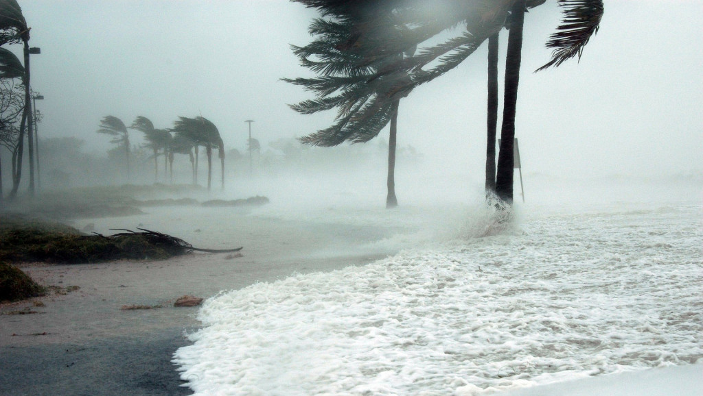 Uragan Rik se približava meksičkoj obali, nekoliko država pripremilo skloništa