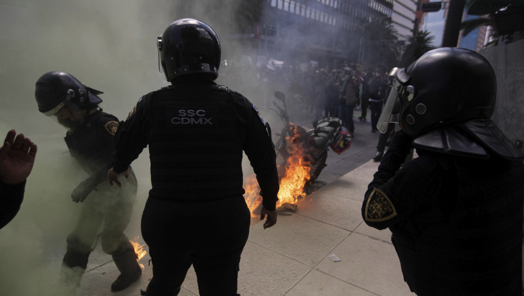 Haos u centralnom Meksiku zbog obračuna narko kartela: Vozila u plamenu i strah na ulicama