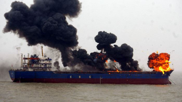 Požar na brodu sa hemikalijama kod Britanske Kolumbije