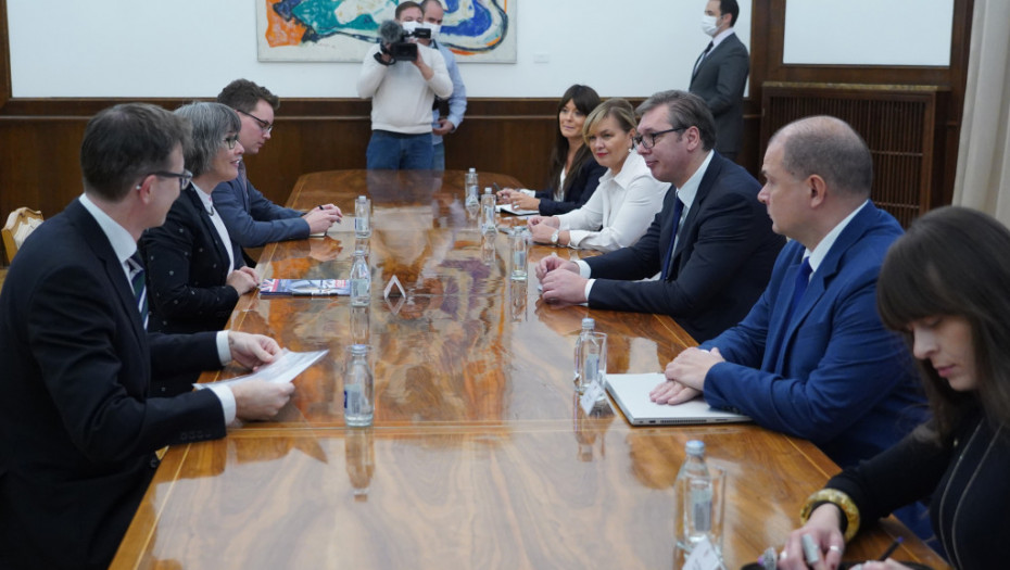 Vučić razgovarao sa britanskom ambasadorkom, jedna od glavnih tema samit u Glazgovu