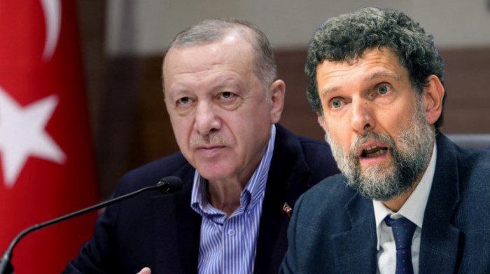 Četiri godine iza rešetaka bez presude: Ko je Osman Kavala zbog kog Erdogan proteruje deset ambasadora iz Turske