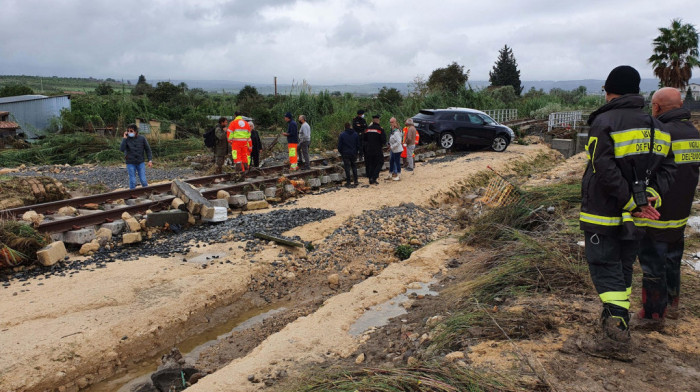 VIDEO Snažan uragan hara jugom Italije drugi dan zaredom - jedna osoba stradala