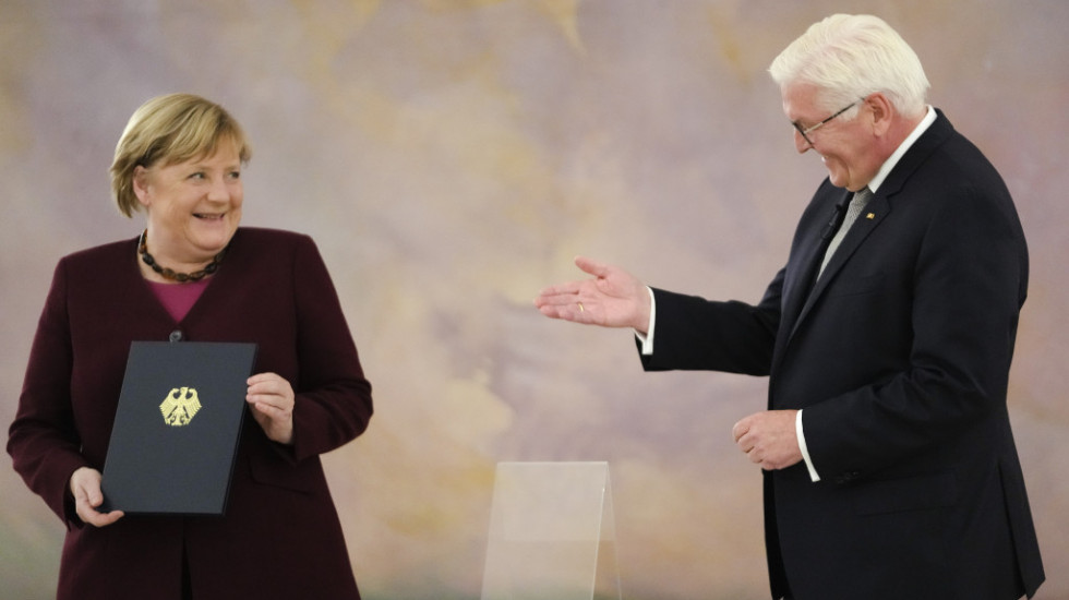Svečanost u dvorcu Belvi: Merkel i zvanično razrešena dužnosti, vlada u tehničkom mandatu