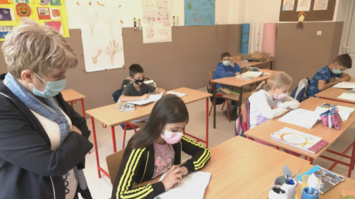 Svaki treći petnaestogodišnjak u Srbiji funkcionalno nepismen: Ne uče da reše problem, pretrpani reproduktivnim znanjima