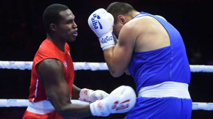 Kubanac briljira na Svetskom prvenstvu u boksu: La Kruz ide po novu medalju